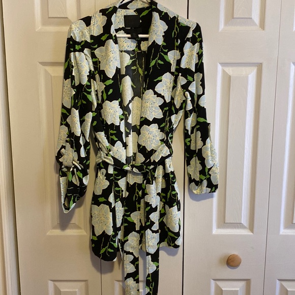 Belted spring coat, never worn! - Picture 1 of 4